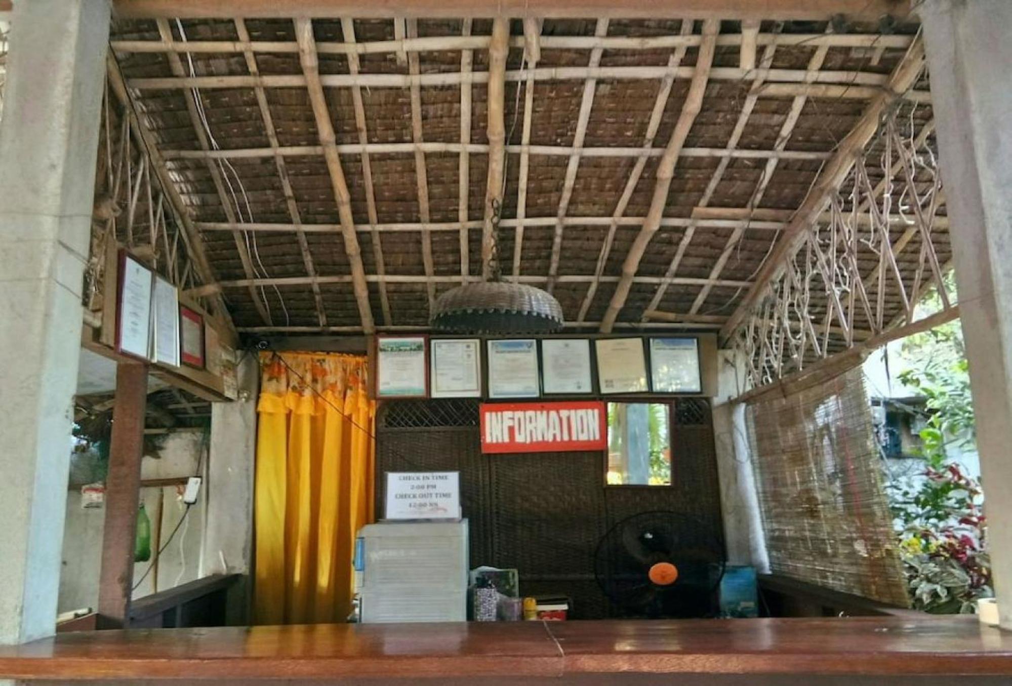 Reddoorz Hostel At Megans Paradisio Beach Resort サン・アントニオ エクステリア 写真