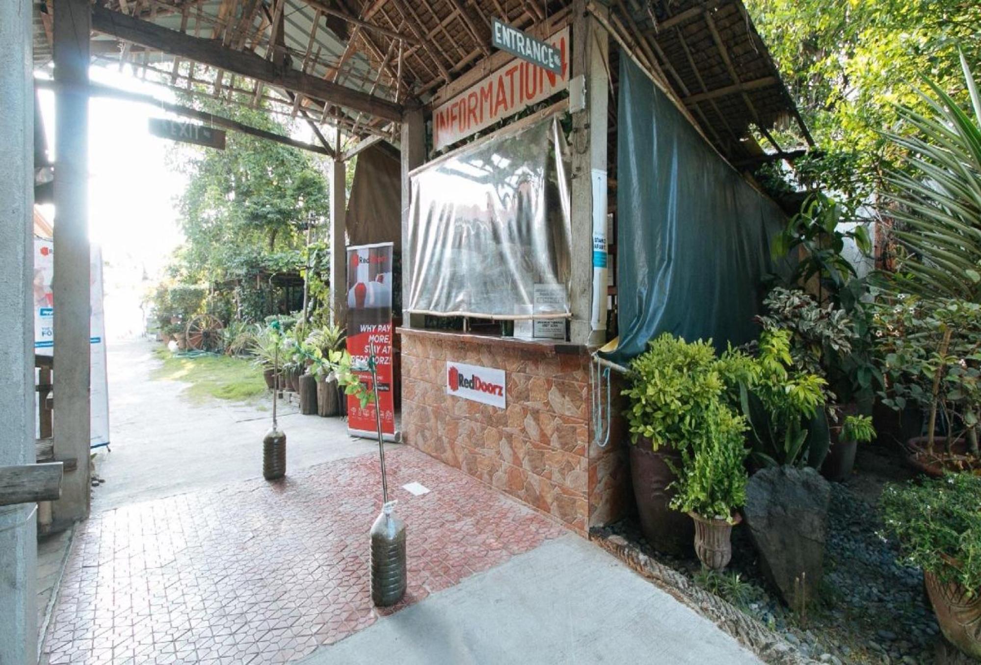 Reddoorz Hostel At Megans Paradisio Beach Resort サン・アントニオ エクステリア 写真